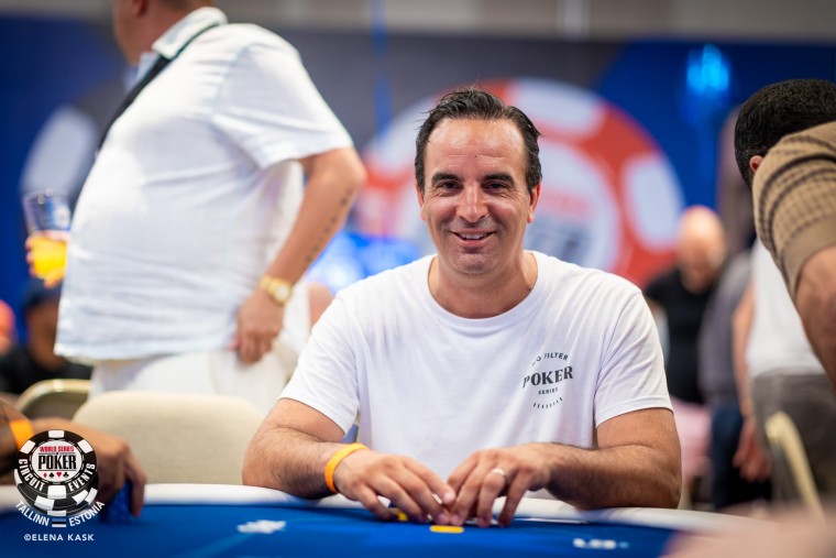 Karikaturniiril l&otilde;hkes mull