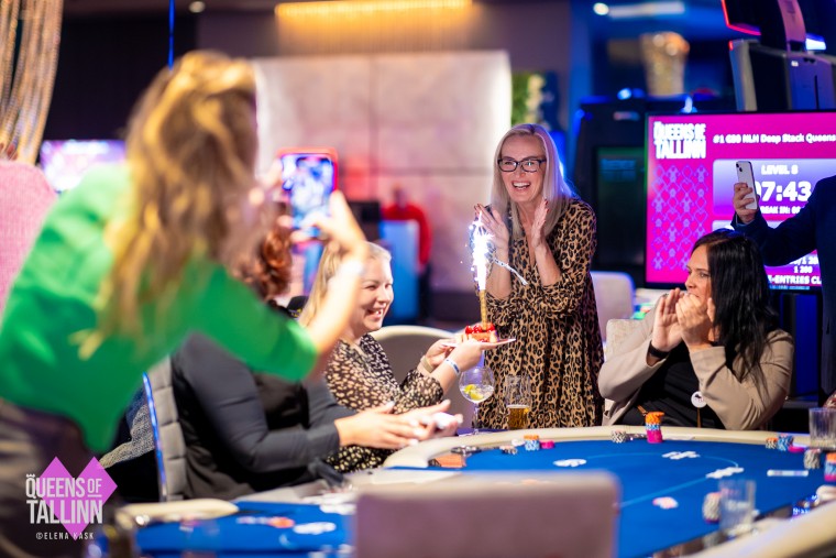 Kristi k&auml;is naisteturniiri inspekteerimas