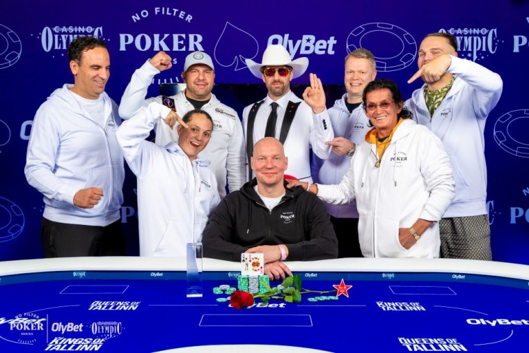 NFPS2025 - Legends of the Game (Final Day) - 086 - the winner Mikko Ylämäki & the legends - [Credit - Elena Kask].jpg