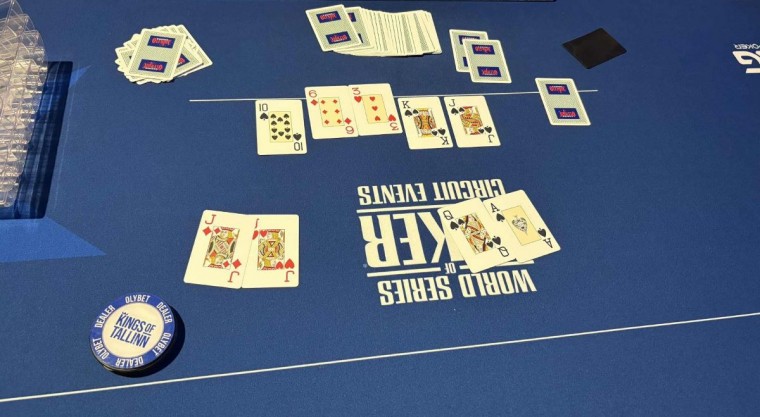 Royal Flush Christmas Cracker.jpg