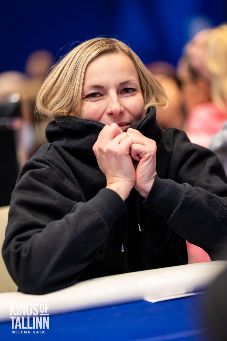 Liis nokib Gerli kallal