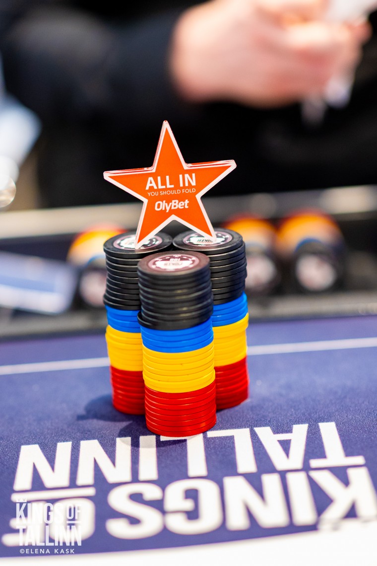 M&auml;ngijad kolmes lauas