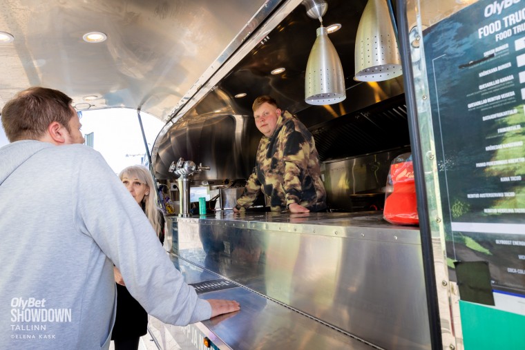 Dmitrile duubel, l&auml;hme s&ouml;&ouml;ma