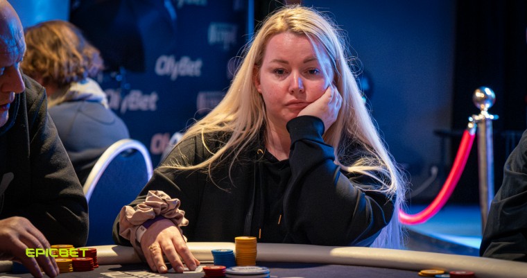 Aina Ramdahl &uuml;mbriku kallal