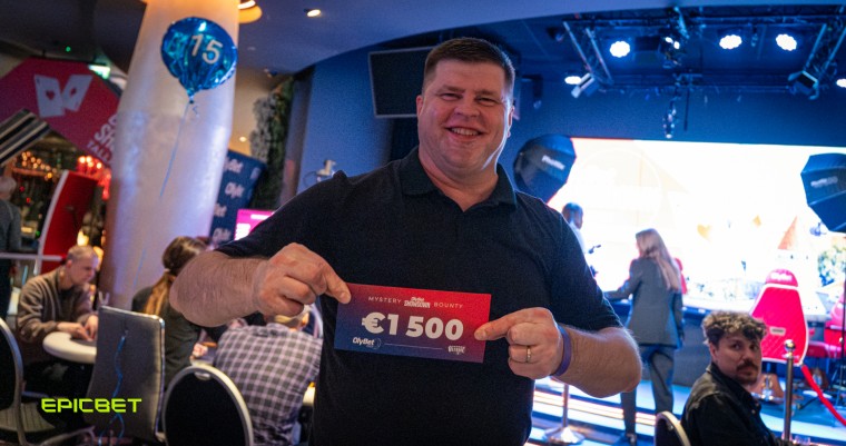 Buldooser k&auml;ib &uuml;mbrike kallal